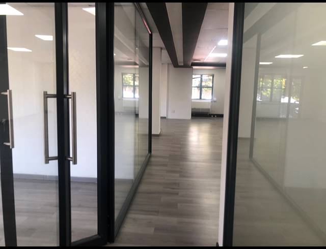 100M² OFFICE TO LET IN HYDE PARK